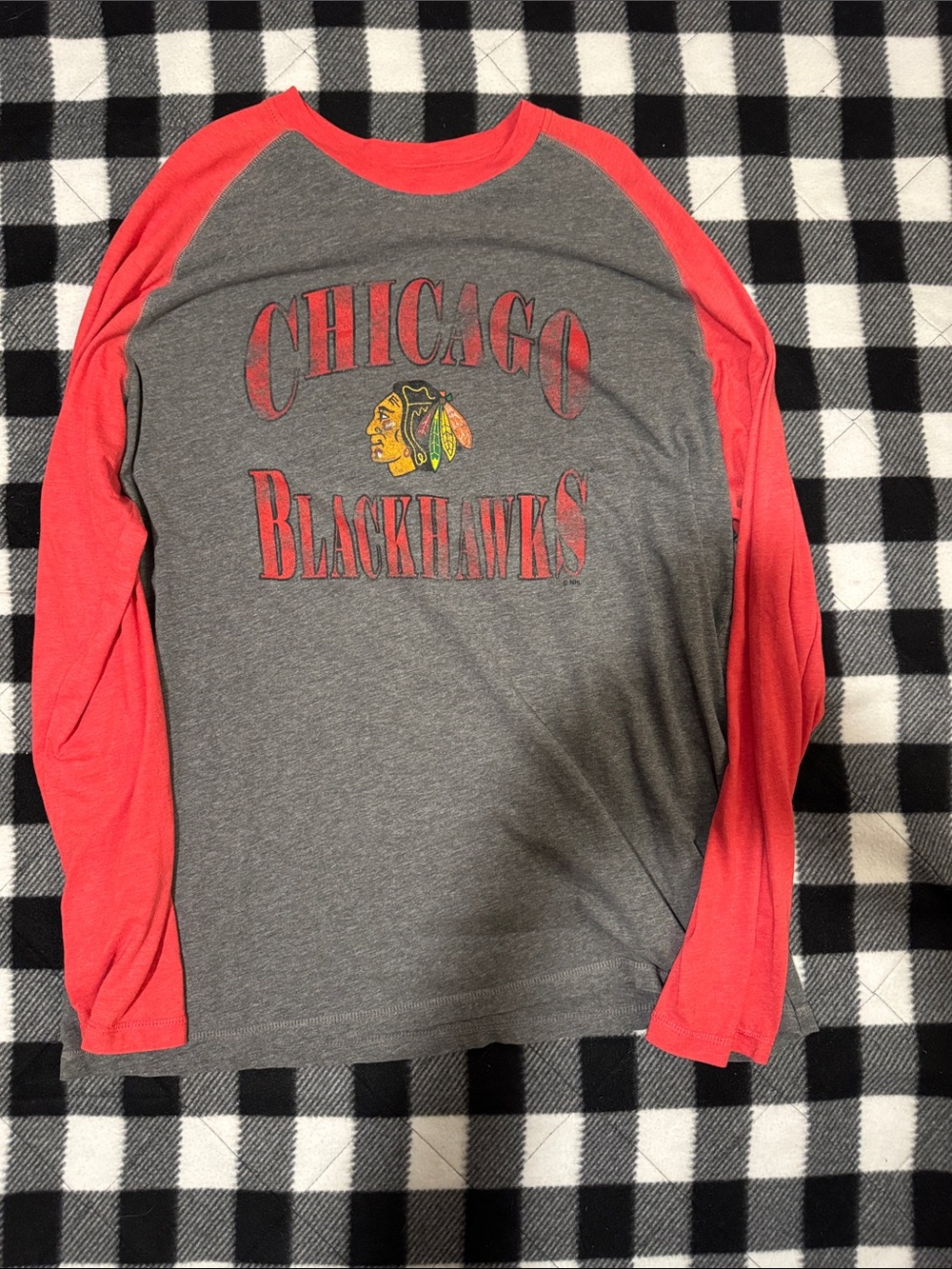 NHL Chicago Blackhawks Long Sleeve Raglan Shirt - Gray & Red